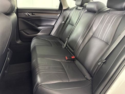 Used 2018 Honda Accord Touring image 11