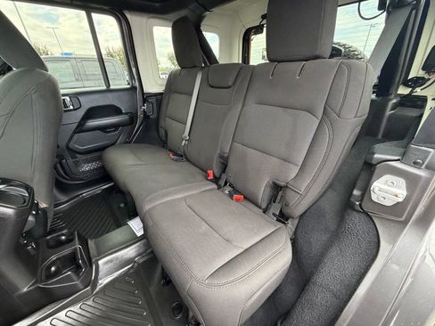 Used 2018 Jeep Wrangler Unlimited Sahara AWD/4WD image 37