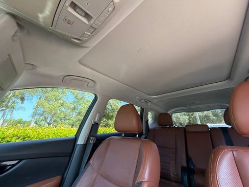 Used 2018 Nissan Rogue SL w/ Premium Package FWD image 5