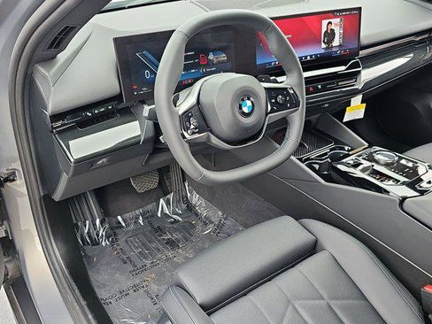 Used 2024 BMW 530i w/ Convenience Package image 16