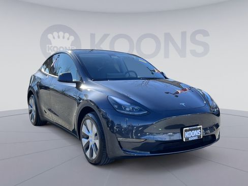 Used 2024 Tesla Model Y Long Range image 10