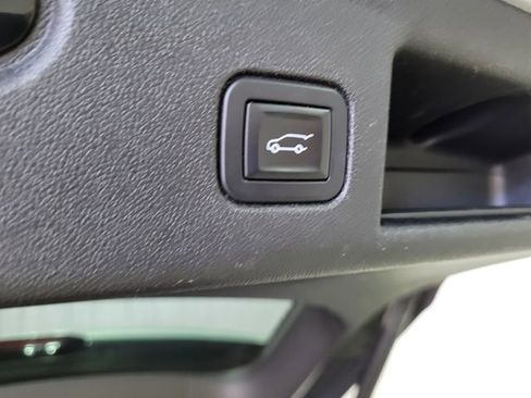 Used 2018 Chevrolet Equinox Premier image 58