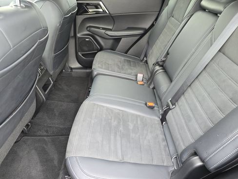 Used 2025 Mitsubishi Outlander SE AWD/4WD image 15