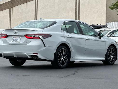 Used 2023 Toyota Camry SE image 2