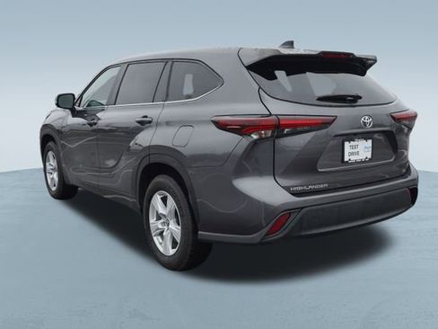 Used 2024 Toyota Highlander LE image 6