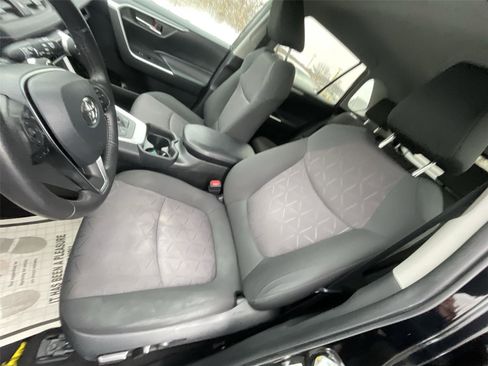 Used 2020 Toyota RAV4 XLE image 21