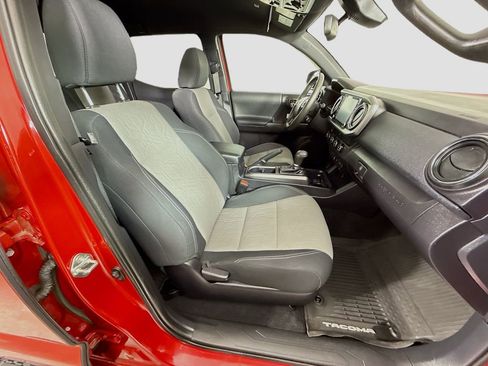 Used 2020 Toyota Tacoma TRD Off-Road image 18