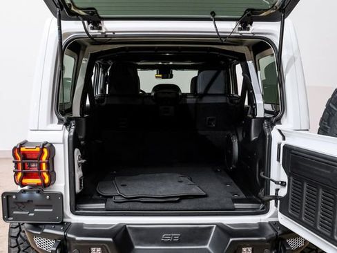 Used 2022 Jeep Wrangler Unlimited Rubicon w/ Trailer Tow Package image 40