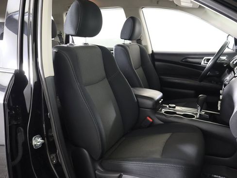 Used 2019 Nissan Pathfinder SV image 30