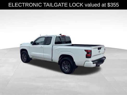 Used 2025 Nissan Frontier SV w/ SV Convenience Package AWD/4WD image 5