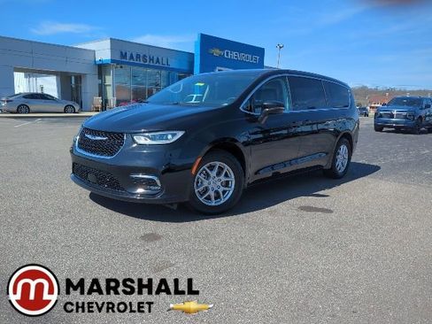 Used 2024 Chrysler Pacifica Touring-L FWD image 1