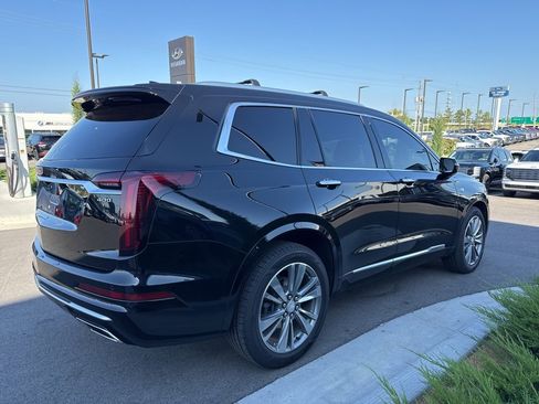 Used 2022 Cadillac XT6 Premium Luxury image 4