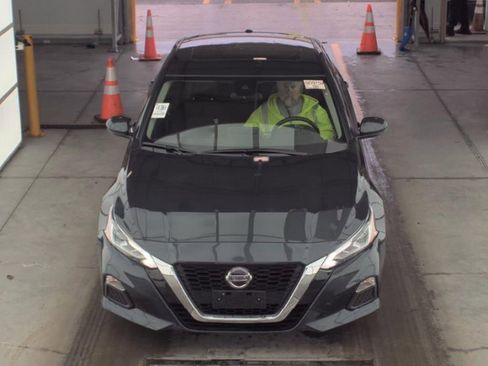 Used 2022 Nissan Altima 2.5 SV w/ SV Premium Package image 2