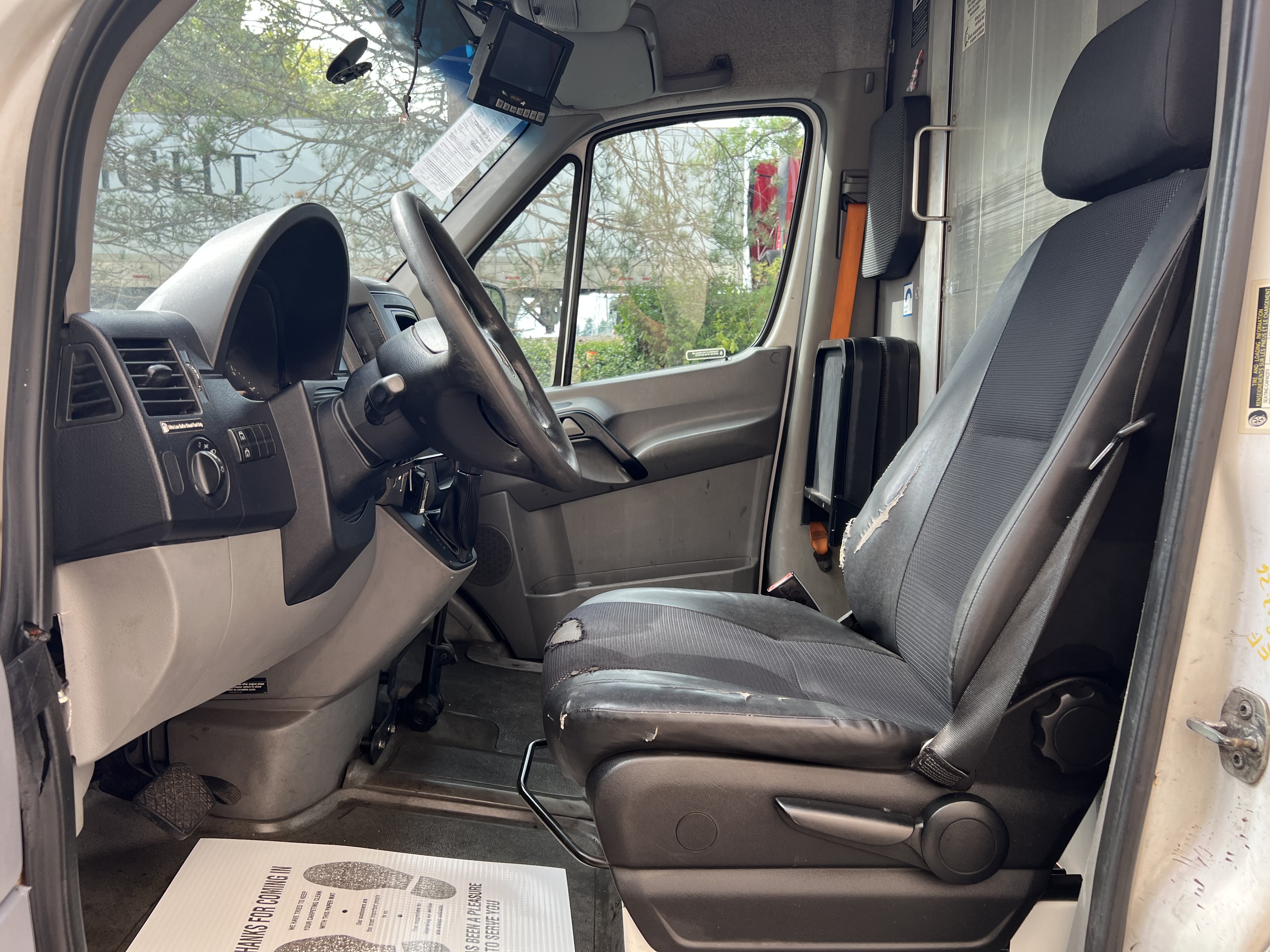 Used 2011 Mercedes-Benz Sprinter 2500 image 16