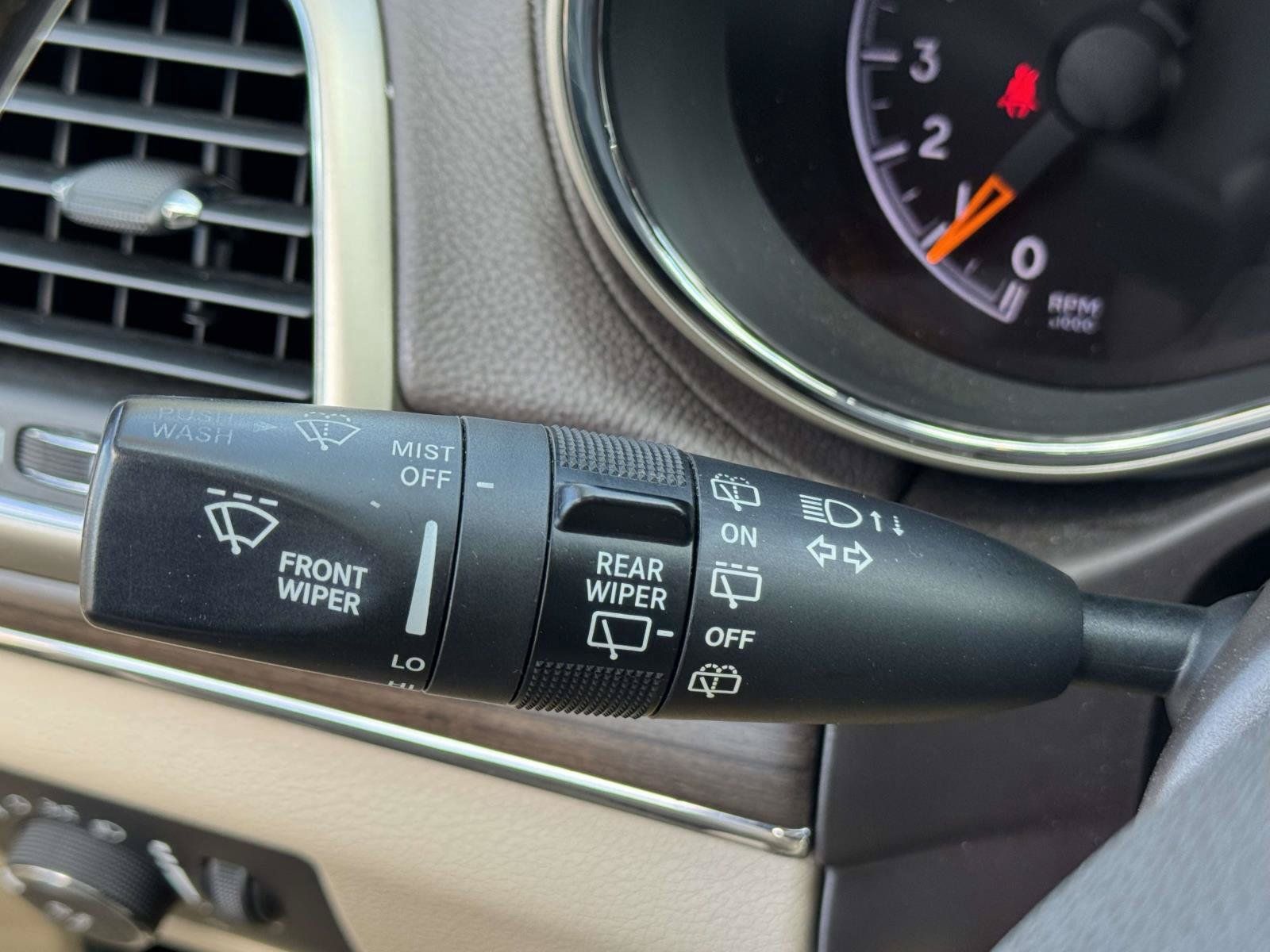 Used 2015 Jeep Grand Cherokee Overland AWD/4WD image 14
