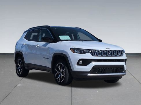 Used 2025 Jeep Compass Limited image 8