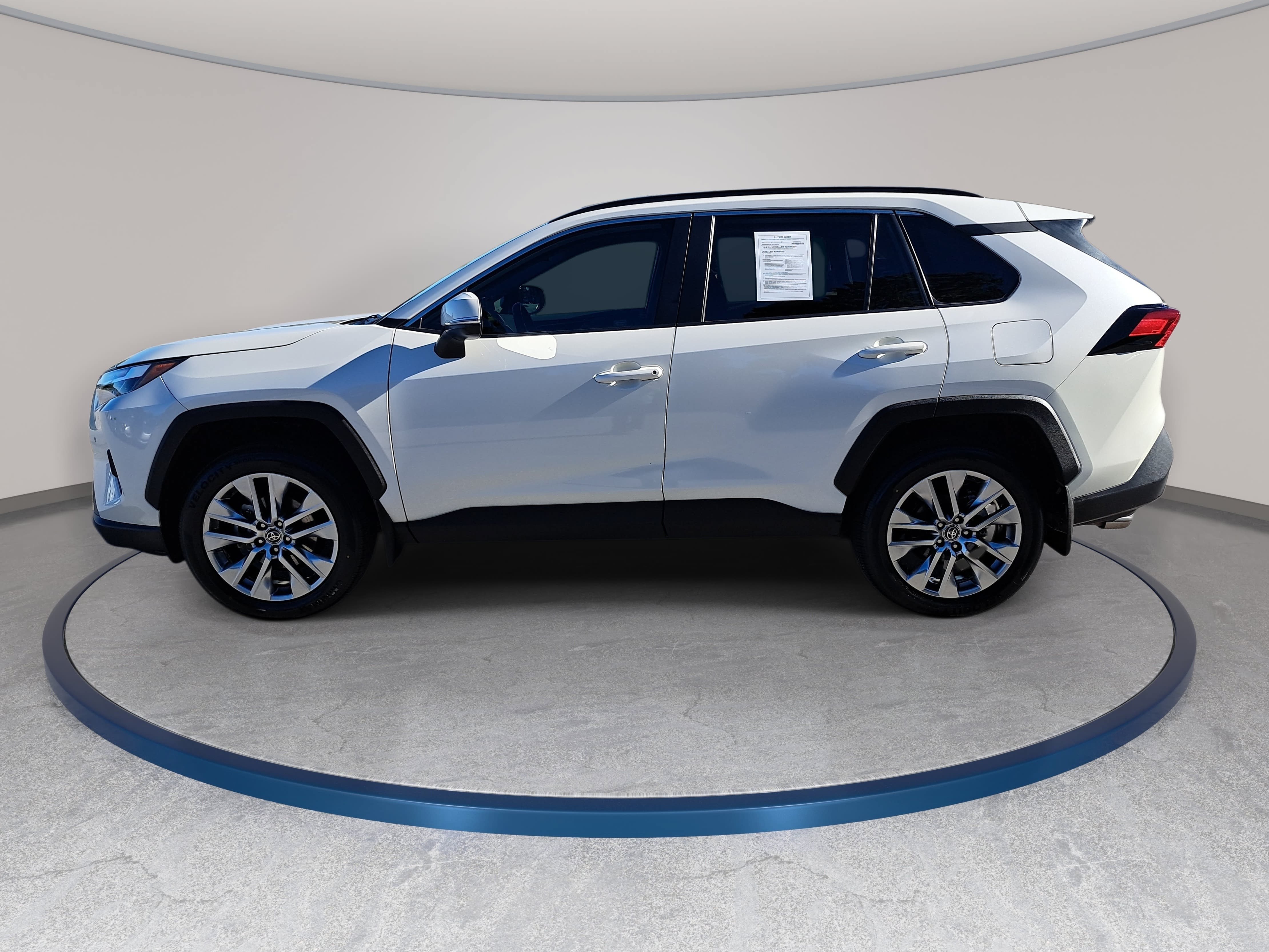 Used 2022 Toyota RAV4 XLE Premium AWD/4WD image 8