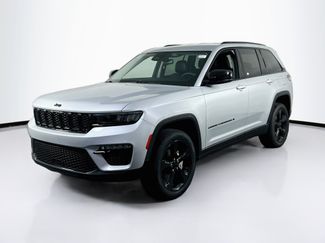 Used 2023 Jeep Grand Cherokee Limited w/ Black Appearance Package AWD/4WD video 1