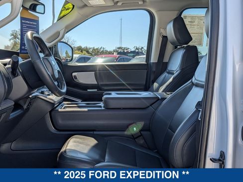 Used 2025 Ford Expedition Active image 23