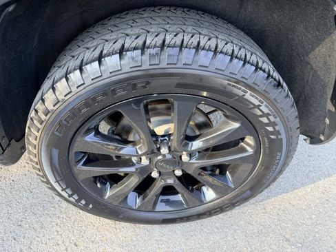 Used 2020 Jeep Grand Cherokee Altitude RWD image 9