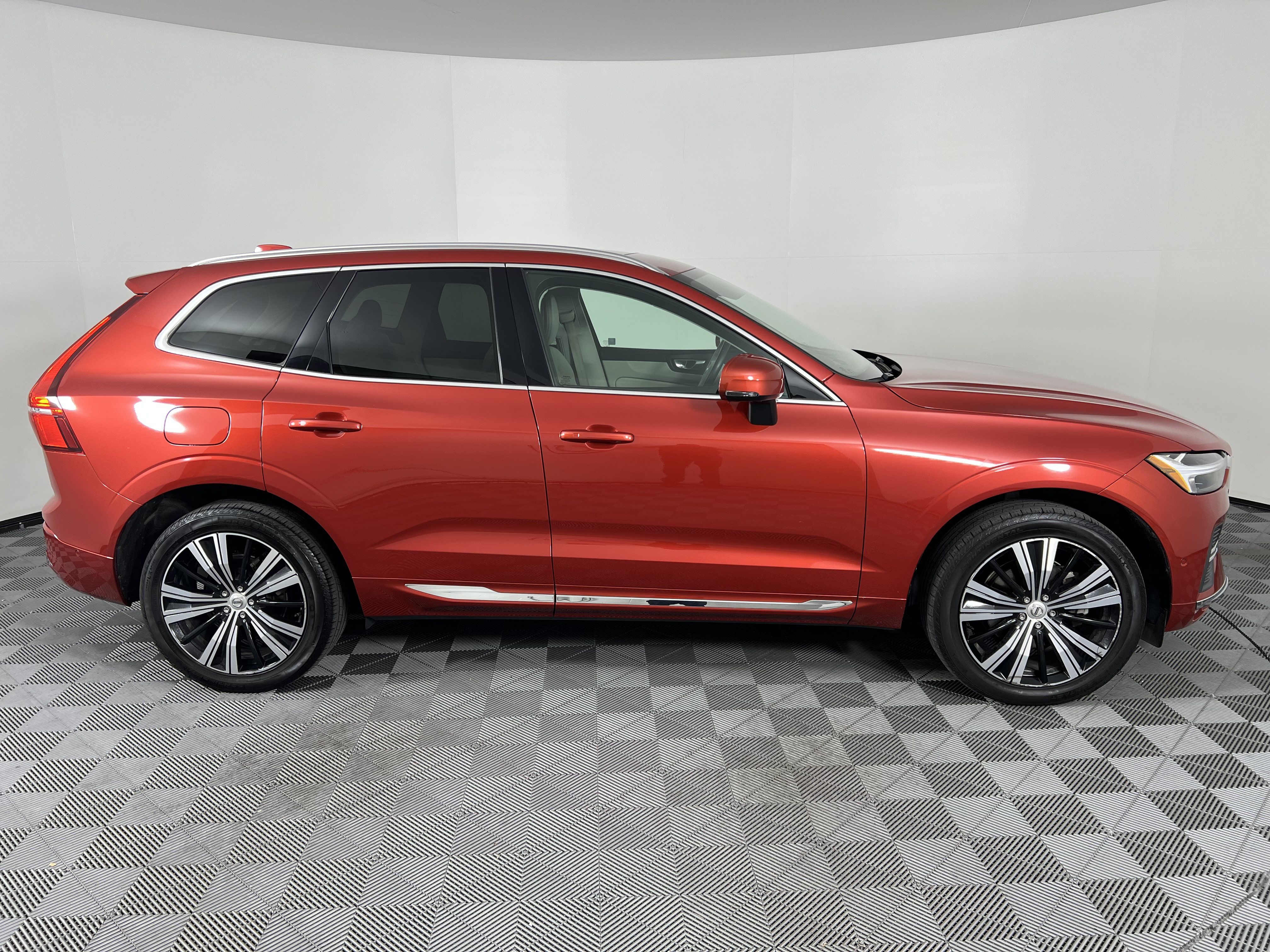 Used 2022 Volvo XC60 B5 Inscription w/ Advanced Package AWD/4WD image 14