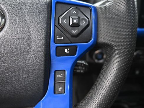 Used 2019 Toyota Tacoma TRD Sport AWD/4WD image 19
