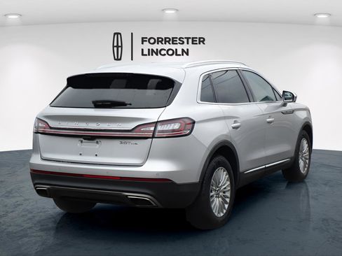 Used 2019 Lincoln Nautilus Premier image 3