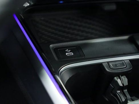 Used 2024 Mercedes-Benz GLB 250 image 24