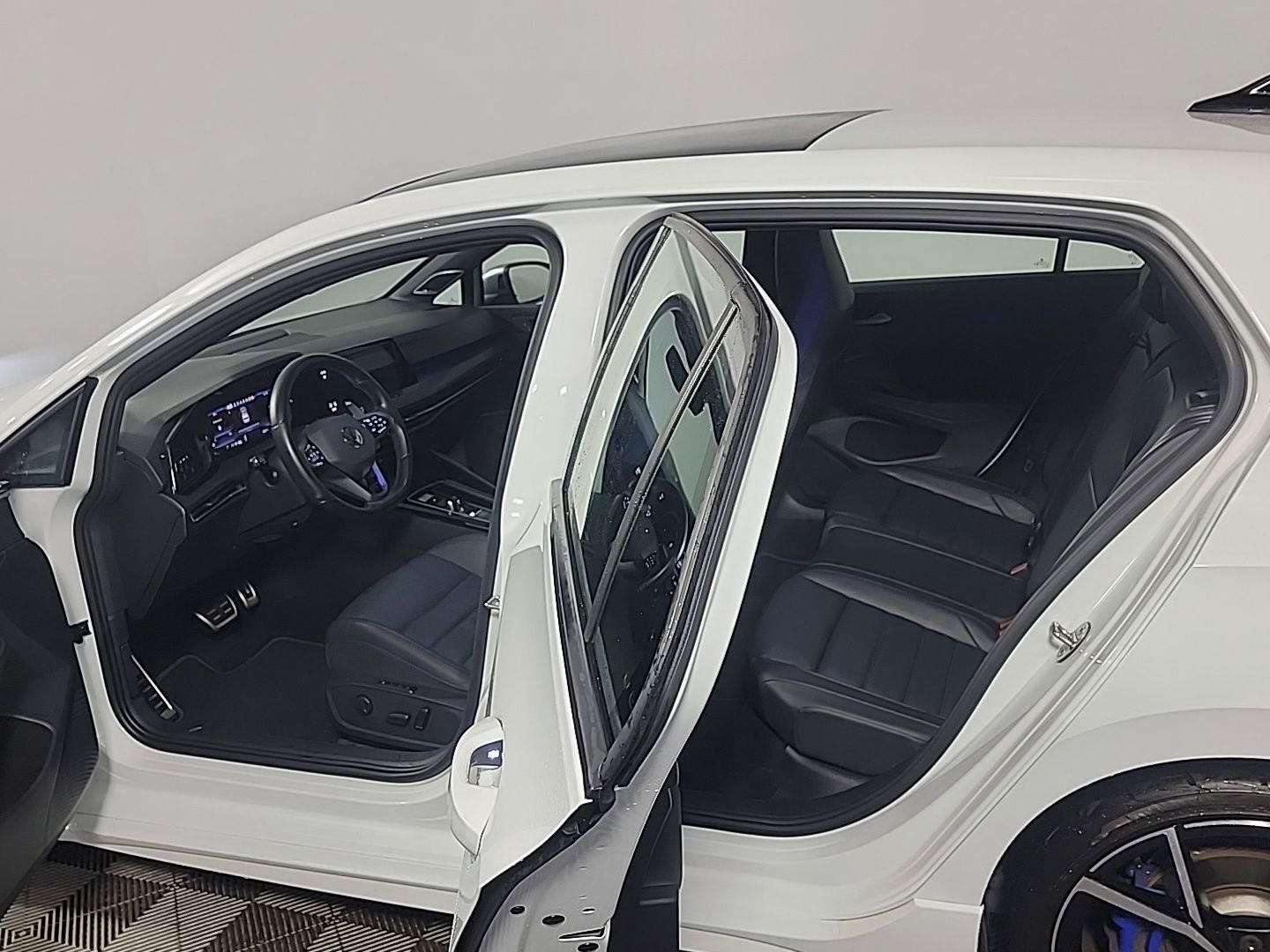 Used 2024 Volkswagen Golf R AWD/4WD image 14