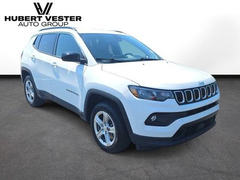 Used 2024 Jeep Compass Latitude AWD/4WD image 4