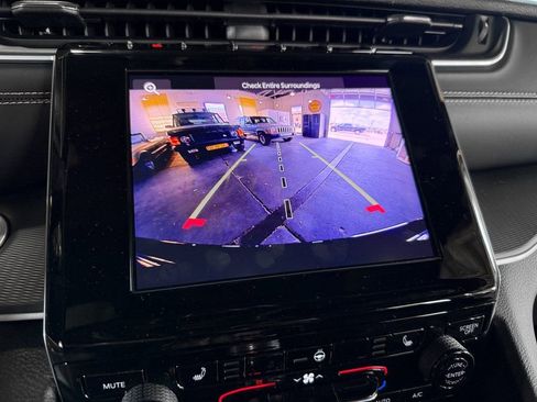 New 2025 Jeep Grand Cherokee Altitude AWD/4WD image 28
