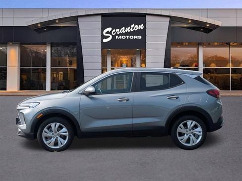 Used 2024 Buick Encore GX Preferred w/ Comfort Package AWD/4WD image 2