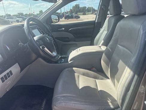 Used 2018 Toyota Highlander Limited FWD image 12