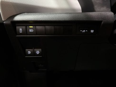 Used 2025 Toyota Sienna XLE AWD/4WD image 18