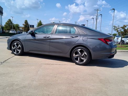 Used 2023 Hyundai Elantra SEL w/ Convenience Package FWD image 5