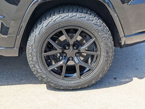 Used 2021 Jeep Grand Cherokee Laredo X image 22