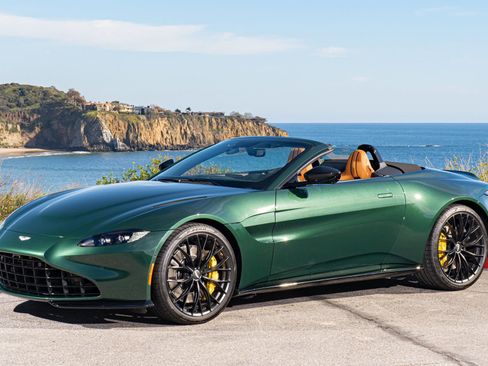 Used 2023 Aston Martin V8 Vantage Roadster image 3