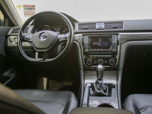 Used 2018 Volkswagen Passat 2.0T SE image 8