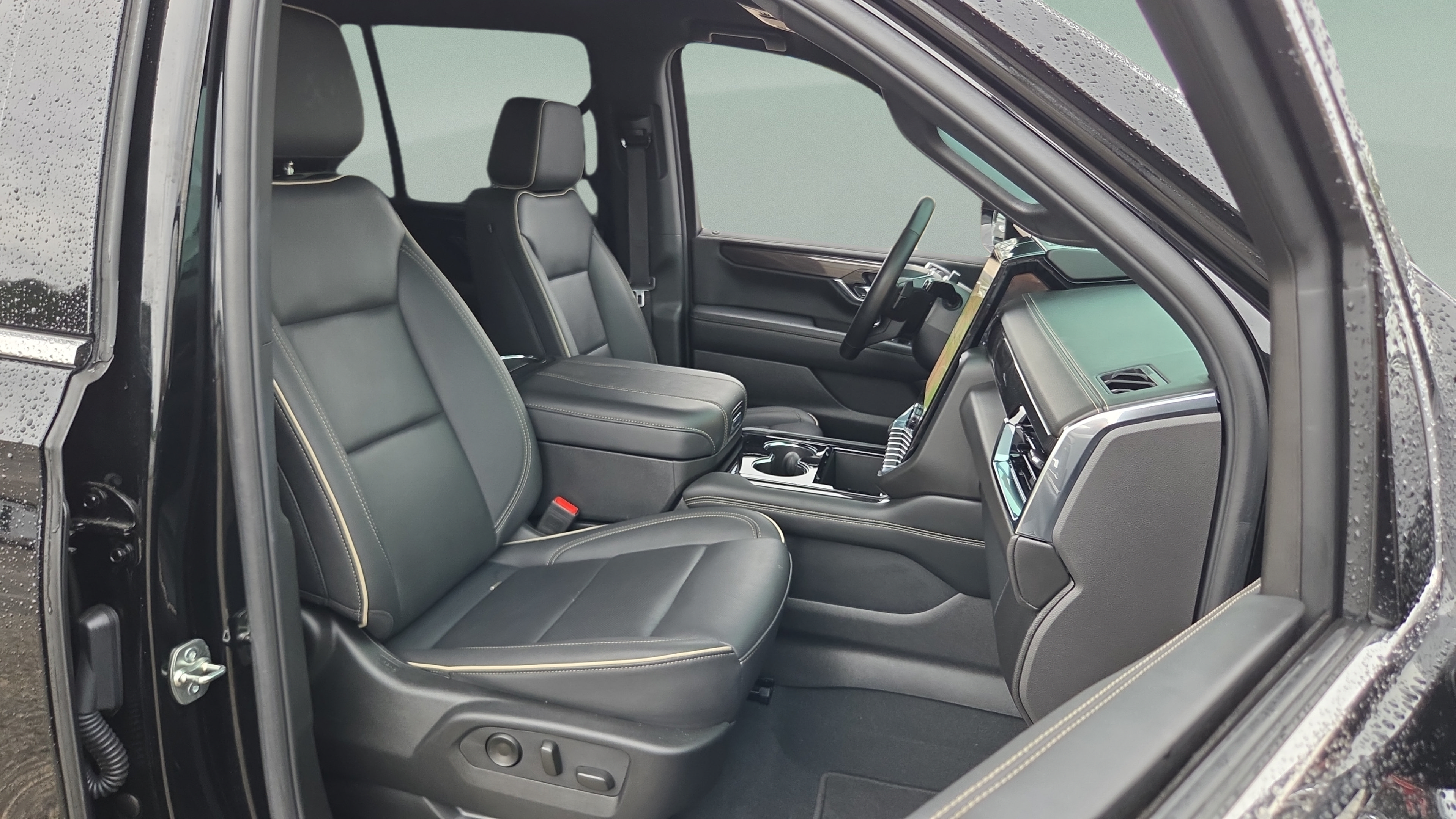 Used 2025 GMC Yukon Elevation AWD/4WD image 19
