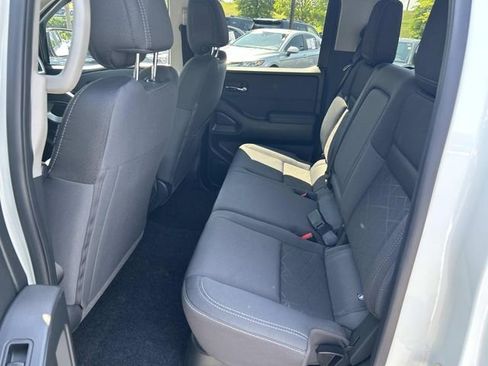 Used 2025 Nissan Frontier SV AWD/4WD image 17