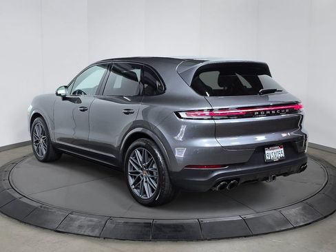 Used 2025 Porsche Cayenne AWD/4WD image 3