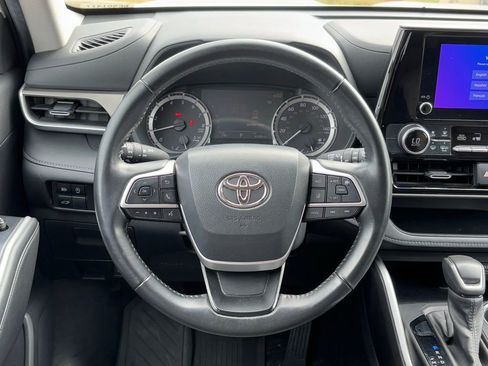 Used 2023 Toyota Highlander LE image 18