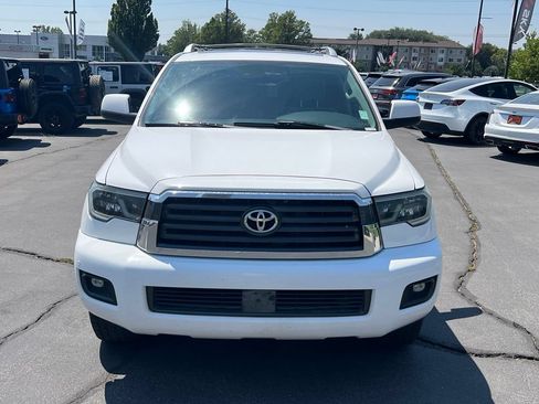 Used 2019 Toyota Sequoia SR5 AWD/4WD image 4