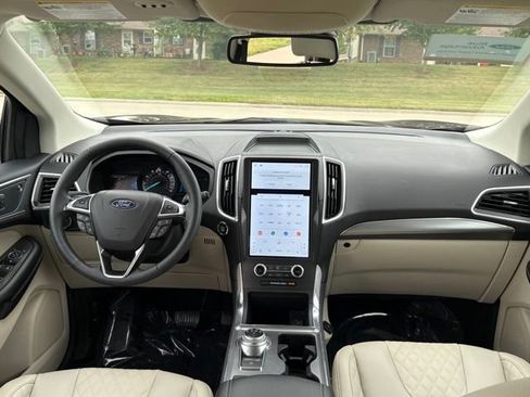 Certified 2024 Ford Edge Titanium AWD/4WD image 24