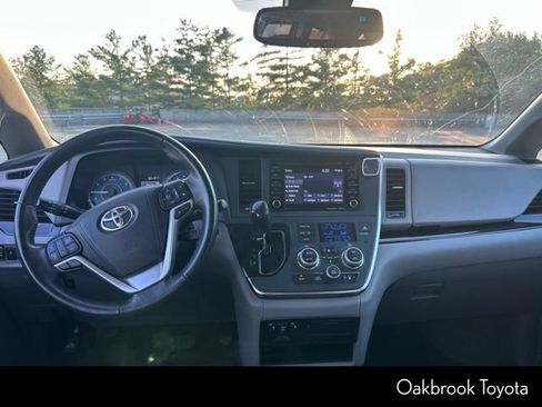 Certified 2018 Toyota Sienna XLE w/ XLE Navigation Package FWD image 9