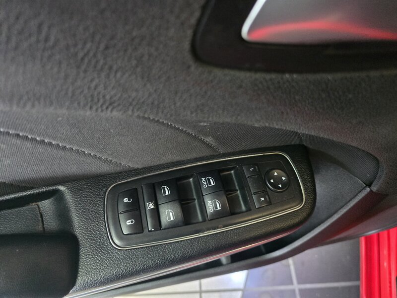 Used 2018 Dodge Charger R/T RWD image 18