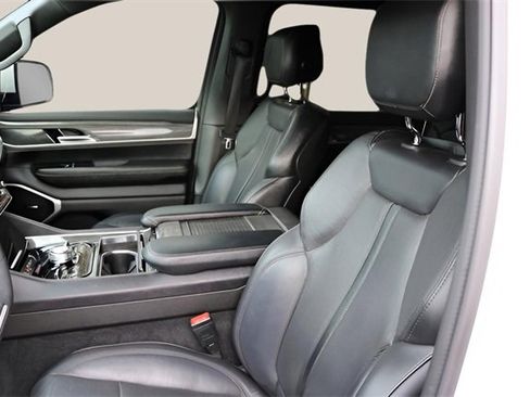 Used 2022 Jeep Wagoneer Series III w/ Flexible Seating Group image 11