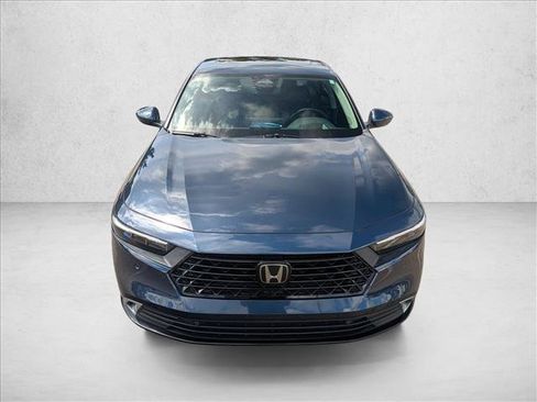 Used 2023 Honda Accord Touring image 2