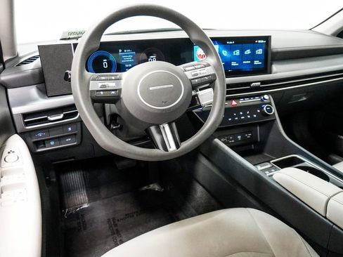 Used 2025 Hyundai Sonata SEL FWD image 13