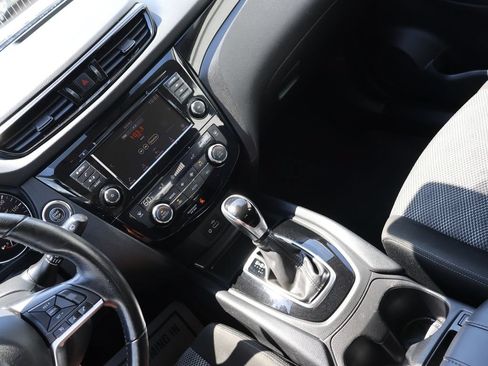 Used 2022 Nissan Rogue Sport SV AWD/4WD image 24